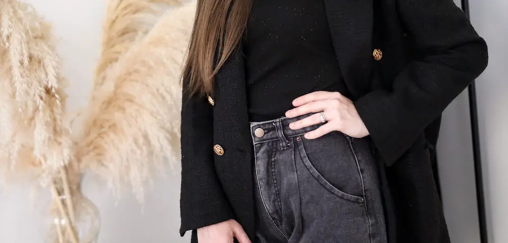 8 Ways To Style A Black Blazer For Fall